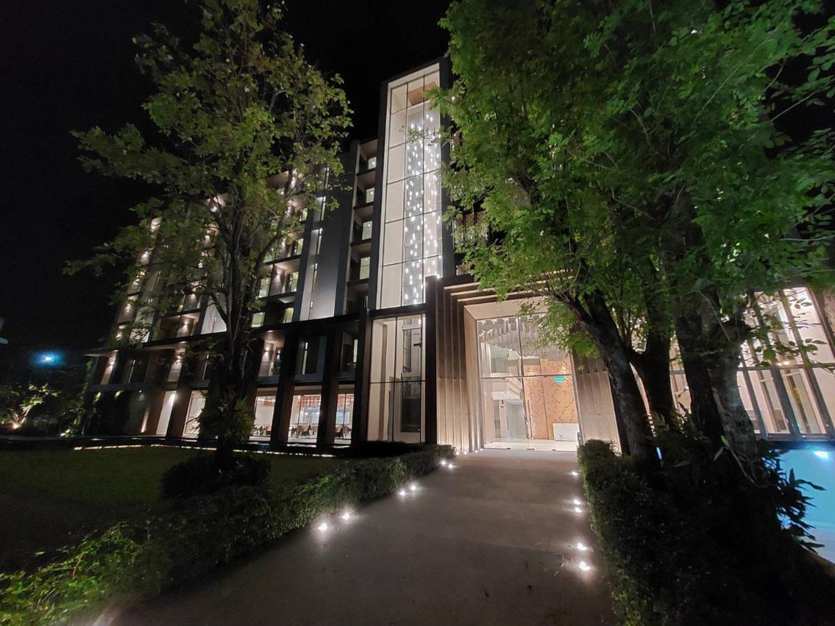 Fifth Pattaya Jomtien By Shiwalai Int Hotel Luaran gambar The hotel at night