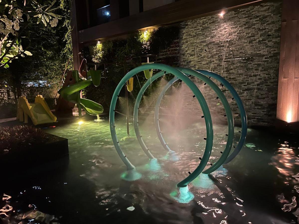 Fifth Pattaya Jomtien By Shiwalai Int Hotel Luaran gambar Fountain at the entrance of the hotel