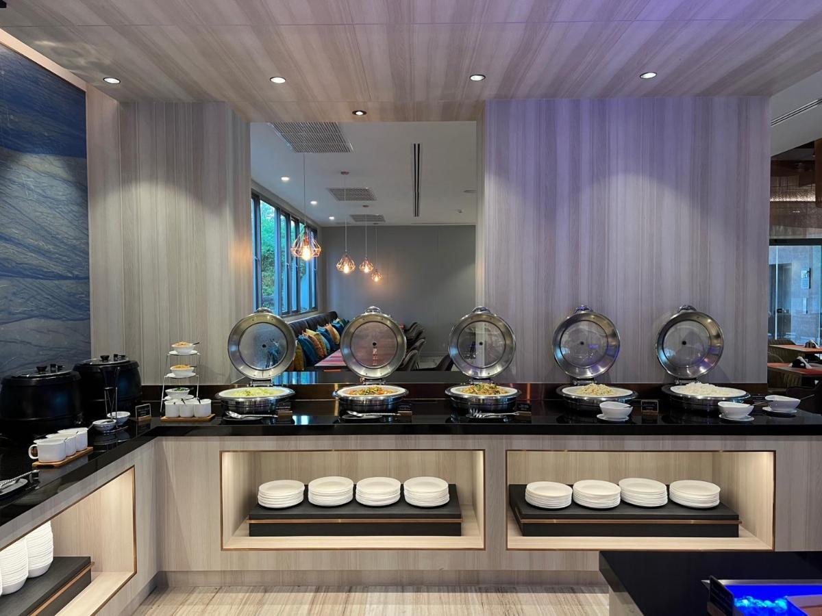 Fifth Pattaya Jomtien By Shiwalai Int Hotel Luaran gambar A buffet at a hotel