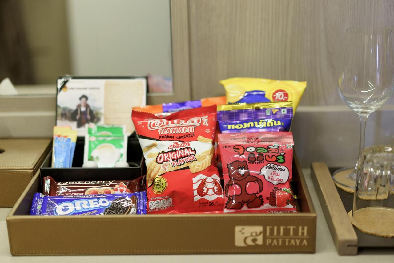 Fifth Pattaya Jomtien By Shiwalai Int Hotel Luaran gambar A selection of Thai snacks
