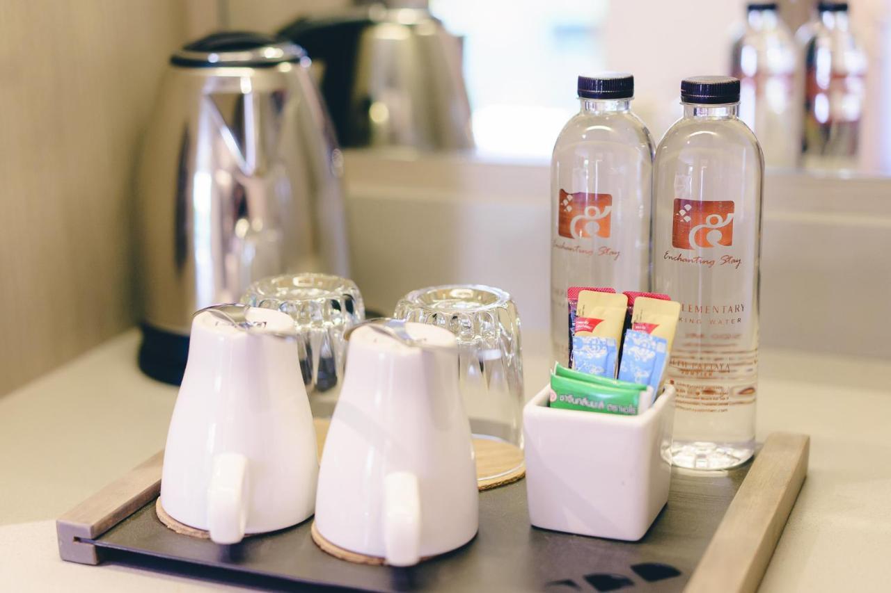 Fifth Pattaya Jomtien By Shiwalai Int Hotel Luaran gambar Bottled water in a hotel room