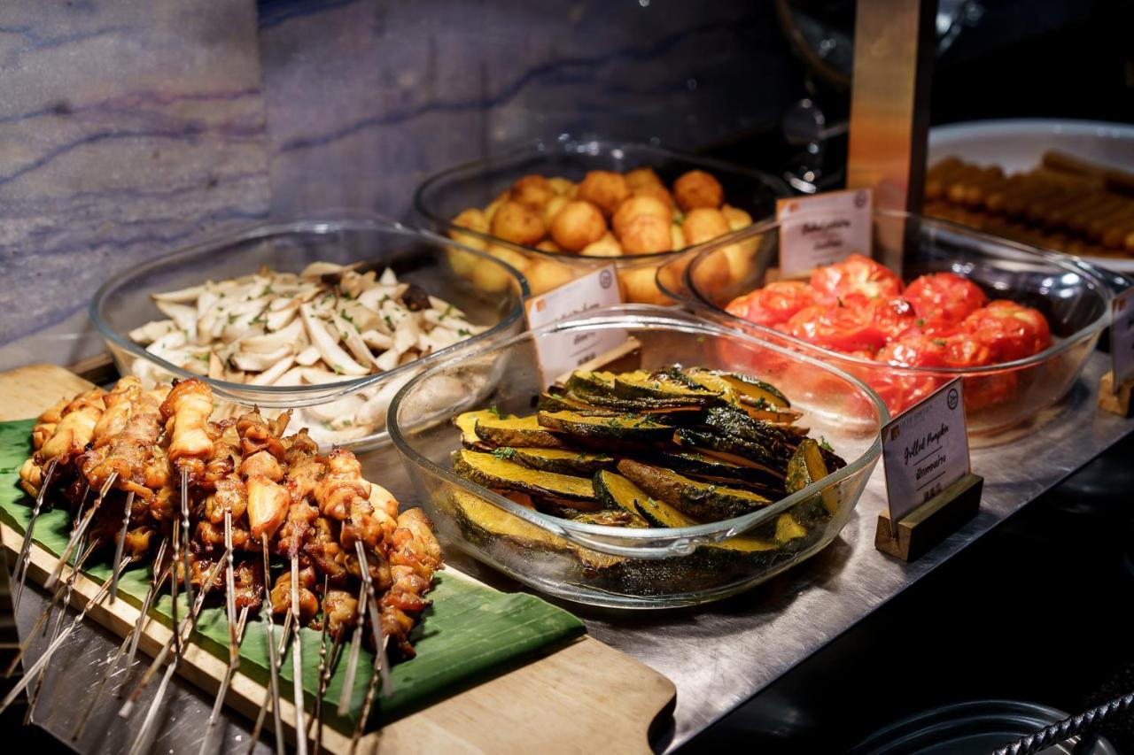 Fifth Pattaya Jomtien By Shiwalai Int Hotel Luaran gambar A selection of Malaysian cuisine