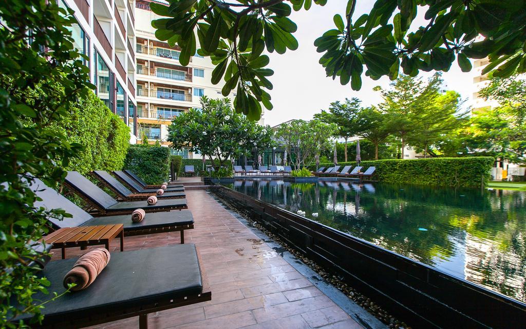 Fifth Pattaya Jomtien By Shiwalai Int Hotel Luaran gambar The pool at the hotel